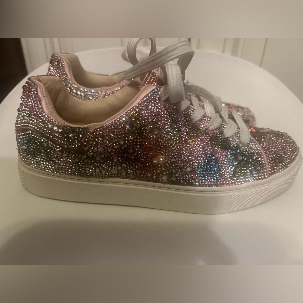 Betsey Johnson Sidny Floral Multi Color Rhinestones. Size 4